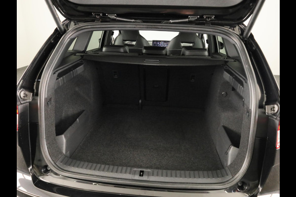Škoda Enyaq 60 Sportline 180pk | Navigatie | 20 inch Lichtmetalen velgen | Elektrisch verstelbare voorstoel | Matrix Led | Parkeercamera | Stoelverwarming