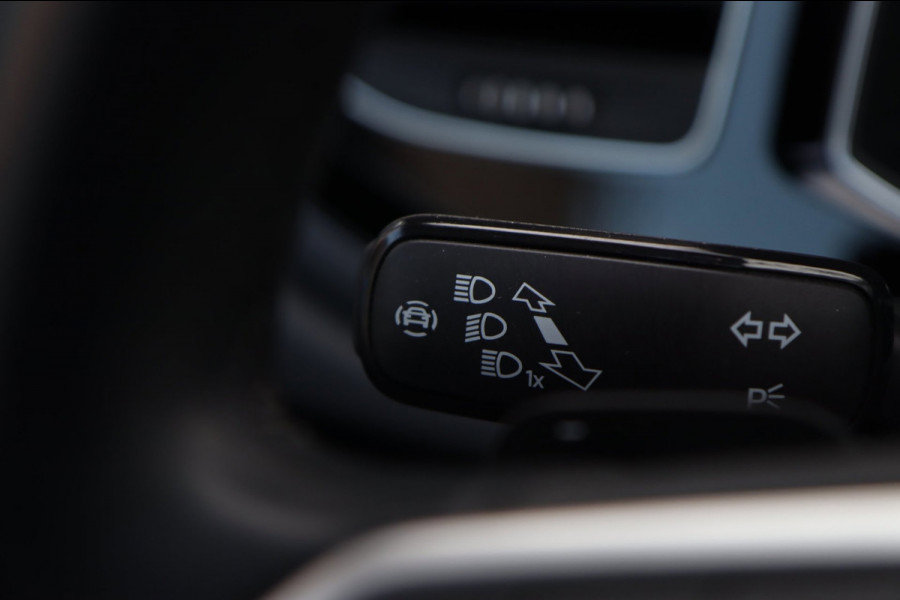 Volkswagen Taigo 1.5 TSI R-Line / PANODAK / ACC / VIRTUAL / CARPLAY