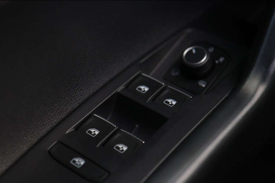 Volkswagen Taigo 1.5 TSI R-Line / PANODAK / ACC / VIRTUAL / CARPLAY