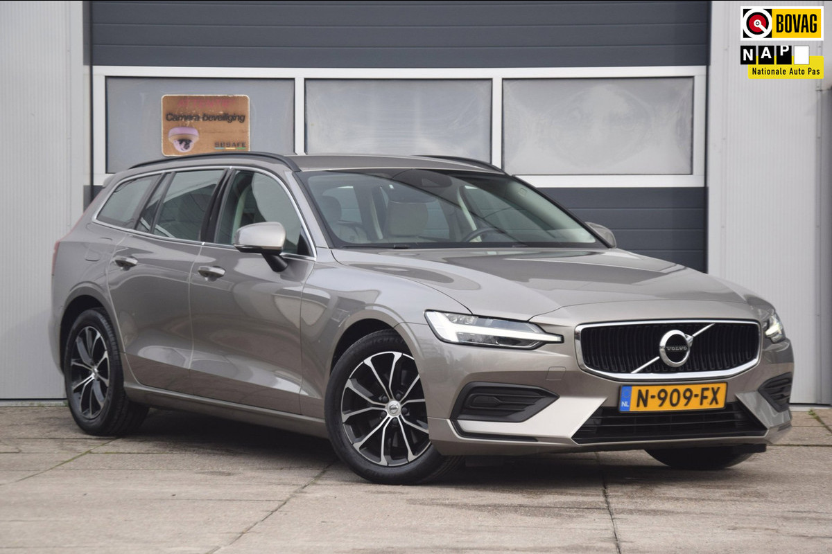 Volvo V60 2.0 B3 Momentum Business UITKLAPBARE TREKHAAK/LEDEREN BEKLEDING/COMFORT-STOELEN