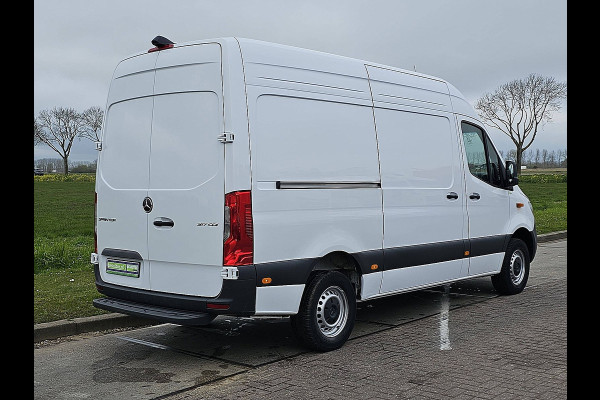 Mercedes-Benz Sprinter 317 L2H2 RWD Cruise control, Airco, Navi, Camera, Laneassist, Automaat, Mbux10, 170 Pk!