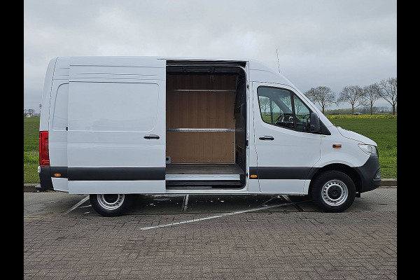 Mercedes-Benz Sprinter 317 L2H2 RWD Cruise control, Airco, Navi, Camera, Laneassist, Automaat, Mbux10, 170 Pk!