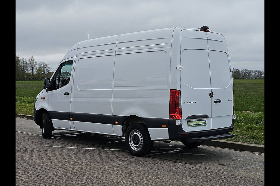 Mercedes-Benz Sprinter 317 L2H2 RWD Cruise control, Airco, Navi, Camera, Laneassist, Automaat, Mbux10, 170 Pk!