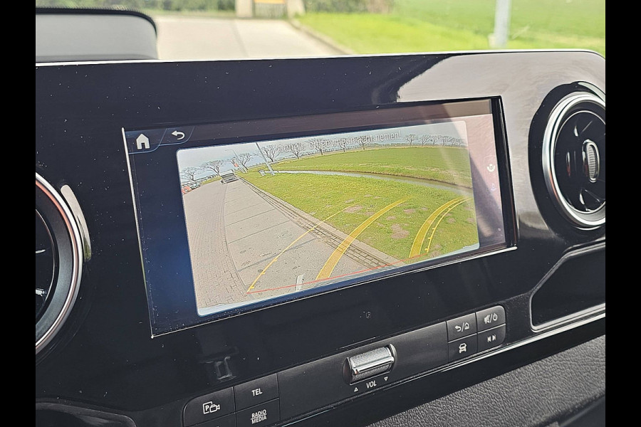 Mercedes-Benz Sprinter 317 L2H2 RWD Cruise control, Airco, Navi, Camera, Laneassist, Automaat, Mbux10, 170 Pk!
