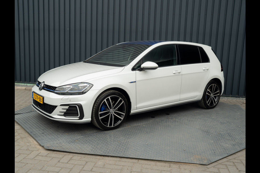 Volkswagen Golf 1.4 TSI PHEV GTE Limited Edition 051/200 | Groot navi | Stoelgeheugen | Camera | Leder | Prijs Rijklaar!!
