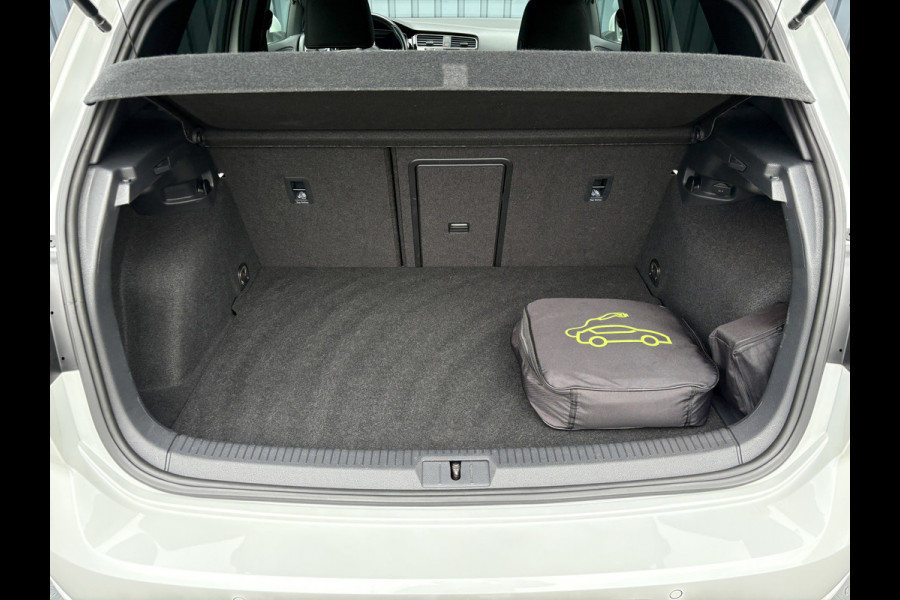 Volkswagen Golf 1.4 TSI PHEV GTE Limited Edition 051/200 | Groot navi | Stoelgeheugen | Camera | Leder | Prijs Rijklaar!!