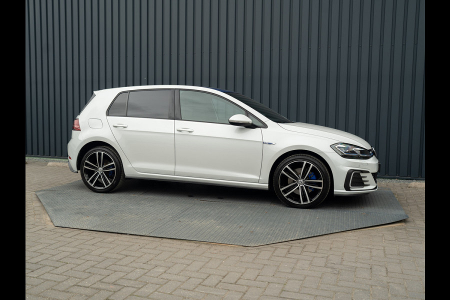 Volkswagen Golf 1.4 TSI PHEV GTE Limited Edition 051/200 | Groot navi | Stoelgeheugen | Camera | Leder | Prijs Rijklaar!!