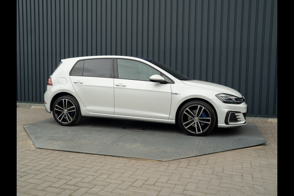 Volkswagen Golf 1.4 TSI PHEV GTE Limited Edition 051/200 | Groot navi | Stoelgeheugen | Camera | Leder | Prijs Rijklaar!!