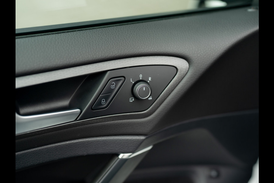 Volkswagen Golf 1.4 TSI PHEV GTE Limited Edition 051/200 | Groot navi | Stoelgeheugen | Camera | Leder | Prijs Rijklaar!!