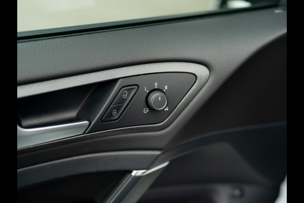 Volkswagen Golf 1.4 TSI PHEV GTE Limited Edition 051/200 | Groot navi | Stoelgeheugen | Camera | Leder | Prijs Rijklaar!!