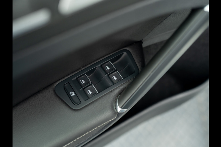 Volkswagen Golf 1.4 TSI PHEV GTE Limited Edition 051/200 | Groot navi | Stoelgeheugen | Camera | Leder | Prijs Rijklaar!!