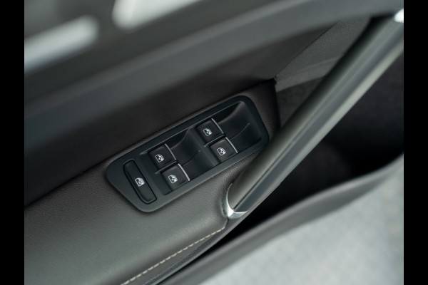 Volkswagen Golf 1.4 TSI PHEV GTE Limited Edition 051/200 | Groot navi | Stoelgeheugen | Camera | Leder | Prijs Rijklaar!!