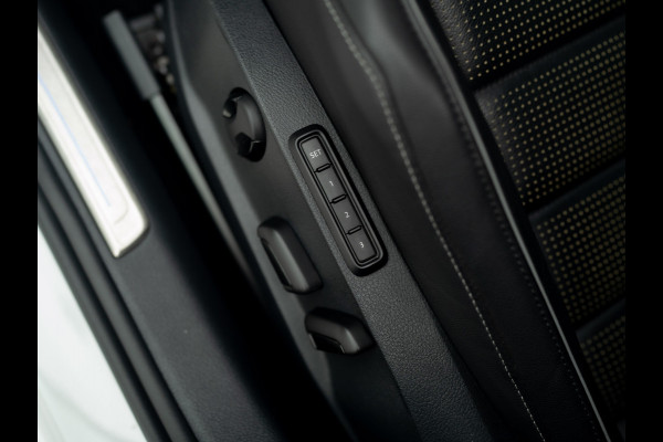 Volkswagen Golf 1.4 TSI PHEV GTE Limited Edition 051/200 | Groot navi | Stoelgeheugen | Camera | Leder | Prijs Rijklaar!!