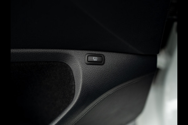 Volkswagen Golf 1.4 TSI PHEV GTE Limited Edition 051/200 | Groot navi | Stoelgeheugen | Camera | Leder | Prijs Rijklaar!!