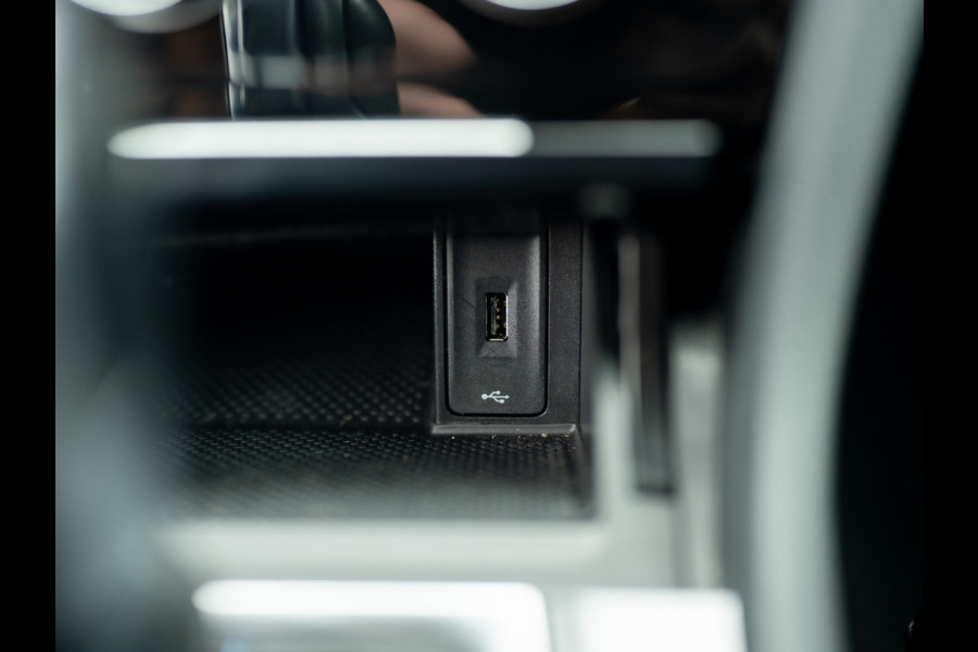 Volkswagen Golf 1.4 TSI PHEV GTE Limited Edition 051/200 | Groot navi | Stoelgeheugen | Camera | Leder | Prijs Rijklaar!!