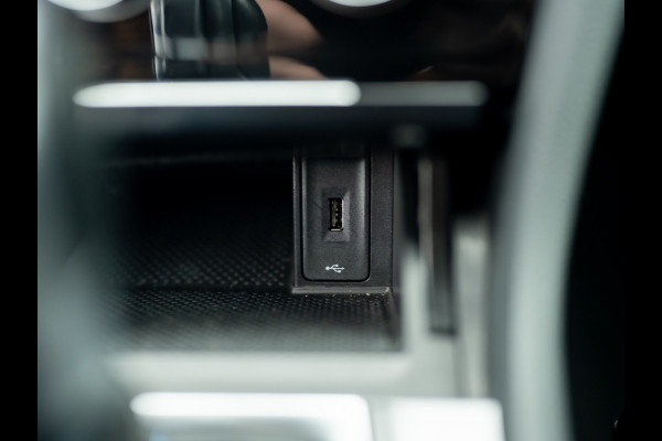 Volkswagen Golf 1.4 TSI PHEV GTE Limited Edition 051/200 | Groot navi | Stoelgeheugen | Camera | Leder | Prijs Rijklaar!!