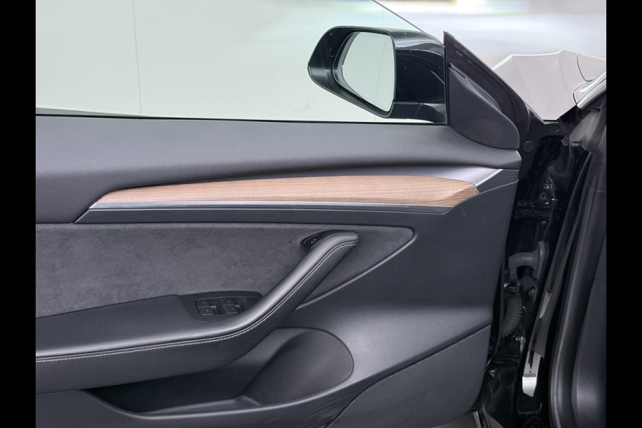 Tesla Model 3 Performance 513pk AWD Facelift Warmtepomp Elek.Achterklep Dubbelglas Lmv 20" AutoPilot Panoramadak Adaptive Cruise Camera's Leer Elektr.Stuur+Stoel+Geheugen Stoel+Bank-Verwarmd Keyless Wifi 4WD 1e Eigenaar Origineel Nederlandse Auto SOH 81%