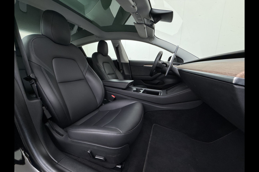 Tesla Model 3 Performance 513pk AWD Facelift Warmtepomp Elek.Achterklep Dubbelglas Lmv 20" AutoPilot Panoramadak Adaptive Cruise Camera's Leer Elektr.Stuur+Stoel+Geheugen Stoel+Bank-Verwarmd Keyless Wifi 4WD 1e Eigenaar Origineel Nederlandse Auto SOH 81%