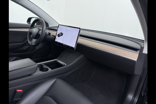 Tesla Model 3 Performance 513pk AWD Facelift Warmtepomp Elek.Achterklep Dubbelglas Lmv 20" AutoPilot Panoramadak Adaptive Cruise Camera's Leer Elektr.Stuur+Stoel+Geheugen Stoel+Bank-Verwarmd Keyless Wifi 4WD 1e Eigenaar Origineel Nederlandse Auto SOH 81%