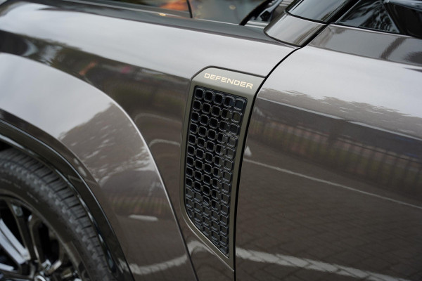 Land Rover Defender 110 P 635 V 8 Octa One of One Lamborghini Leather