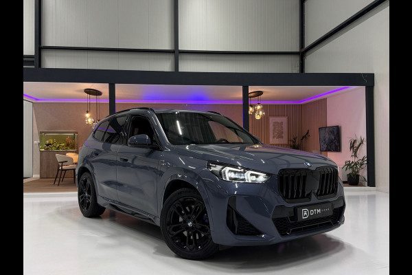 BMW X1 BMW sDrive20i M Sport Pano Sportstoelen ACC Trekhaak Navi LED Camera Carplay