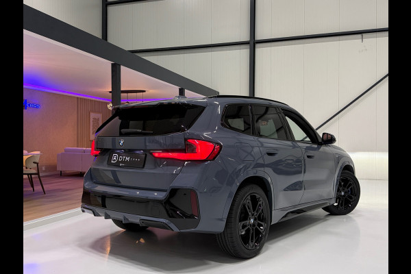 BMW X1 BMW sDrive20i M Sport Pano Sportstoelen ACC Trekhaak Navi LED Camera Carplay