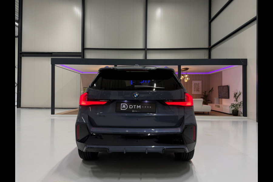 BMW X1 BMW sDrive20i M Sport Pano Sportstoelen ACC Trekhaak Navi LED Camera Carplay