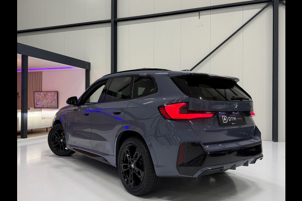 BMW X1 BMW sDrive20i M Sport Pano Sportstoelen ACC Trekhaak Navi LED Camera Carplay