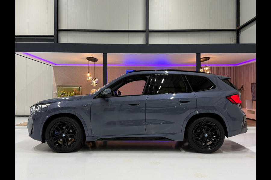 BMW X1 BMW sDrive20i M Sport Pano Sportstoelen ACC Trekhaak Navi LED Camera Carplay