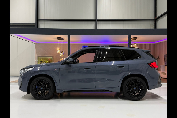 BMW X1 BMW sDrive20i M Sport Pano Sportstoelen ACC Trekhaak Navi LED Camera Carplay