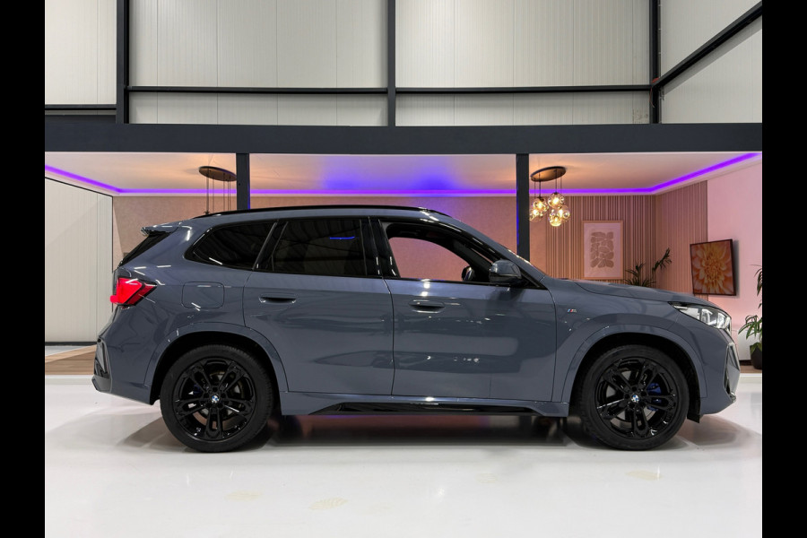 BMW X1 BMW sDrive20i M Sport Pano Sportstoelen ACC Trekhaak Navi LED Camera Carplay