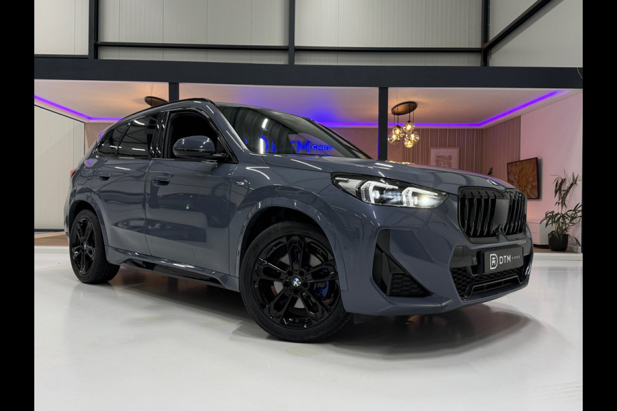 BMW X1 BMW sDrive20i M Sport Pano Sportstoelen ACC Trekhaak Navi LED Camera Carplay