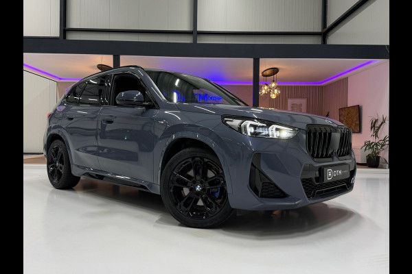 BMW X1 BMW sDrive20i M Sport Pano Sportstoelen ACC Trekhaak Navi LED Camera Carplay