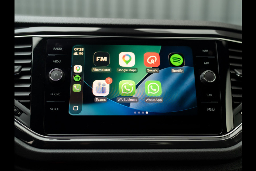 Volkswagen T-Roc 1.5 TSI Sport Business R | Apple Carplay/ Android Auto | Camera | 19'' | Trekhaak afnb. | Prijs Rijklaar!!