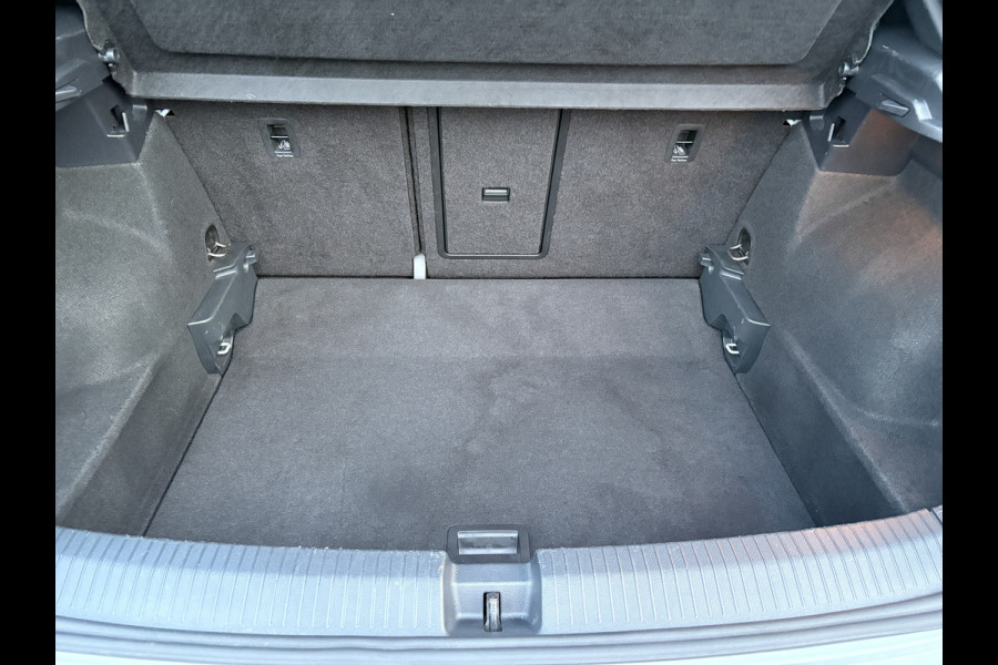 Volkswagen T-Roc 1.5 TSI Sport Business R | Apple Carplay/ Android Auto | Camera | 19'' | Trekhaak afnb. | Prijs Rijklaar!!