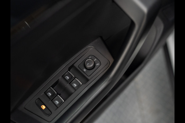 Volkswagen T-Roc 1.5 TSI Sport Business R | Apple Carplay/ Android Auto | Camera | 19'' | Trekhaak afnb. | Prijs Rijklaar!!