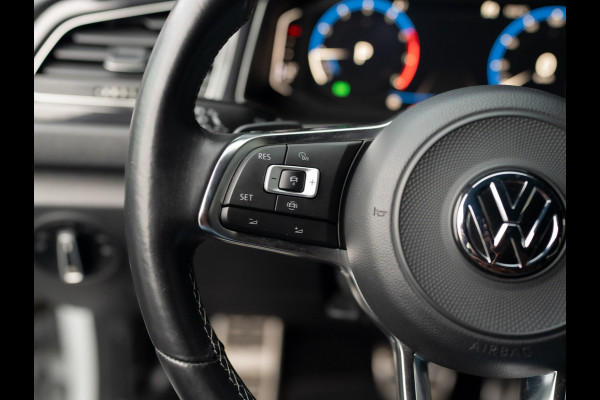 Volkswagen T-Roc 1.5 TSI Sport Business R | Apple Carplay/ Android Auto | Camera | 19'' | Trekhaak afnb. | Prijs Rijklaar!!