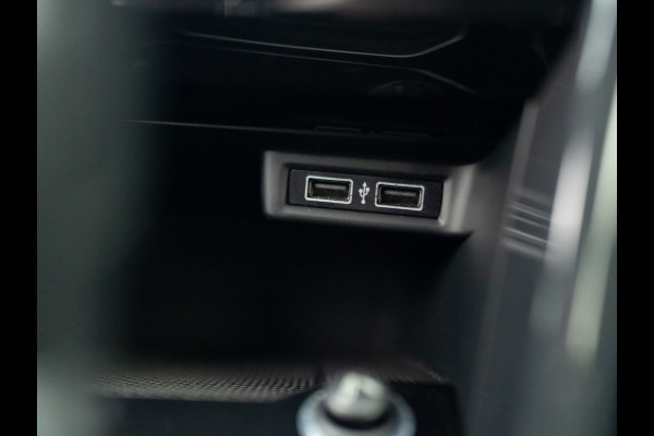 Volkswagen T-Roc 1.5 TSI Sport Business R | Apple Carplay/ Android Auto | Camera | 19'' | Trekhaak afnb. | Prijs Rijklaar!!