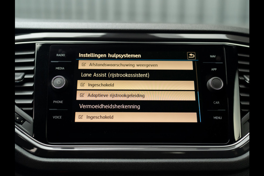 Volkswagen T-Roc 1.5 TSI Sport Business R | Apple Carplay/ Android Auto | Camera | 19'' | Trekhaak afnb. | Prijs Rijklaar!!