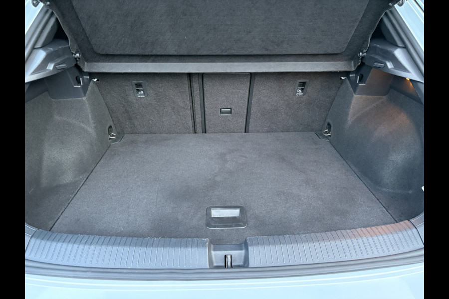 Volkswagen T-Roc 1.5 TSI Sport Business R | Apple Carplay/ Android Auto | Camera | 19'' | Trekhaak afnb. | Prijs Rijklaar!!