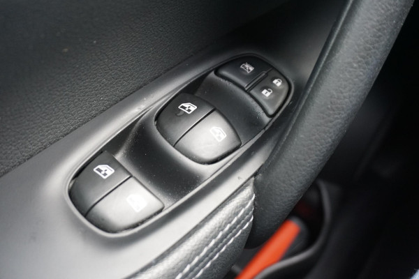 Nissan QASHQAI 1.3 DIG-T 140PK N-Connecta/360Camera/Panodak/ 18Inch LMV/Goed onderhouden.