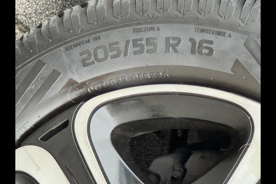 Citroën C3 1.2 PureTech S&S Feel AUTOMAAT - Apple CarPlay / Navigatie I Airco I LED I PDC I Sport velgen I dealer onderhouden