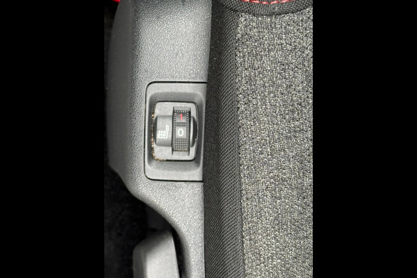 Citroën C3 1.2 PureTech S&S Feel AUTOMAAT - Apple CarPlay / Navigatie I Airco I LED I PDC I Sport velgen I dealer onderhouden