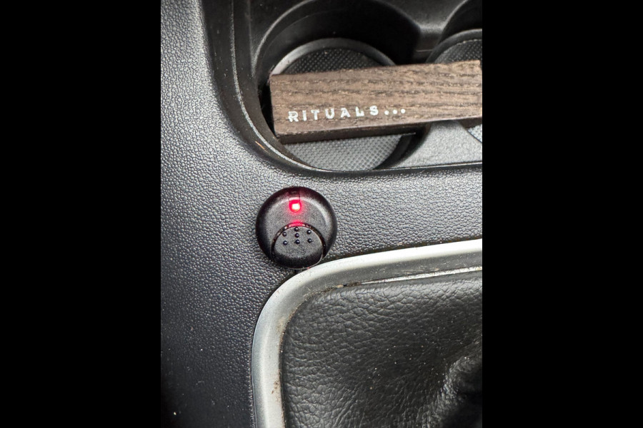 Citroën C3 1.2 PureTech S&S Feel AUTOMAAT - Apple CarPlay / Navigatie I Airco I LED I PDC I Sport velgen I dealer onderhouden