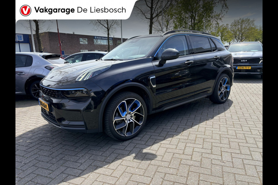 Lynk & Co 01 1.5 / pano / 360 camera / 1800kg trekgewicht/ Infinity / navi / stoelverwarming/trekhaak