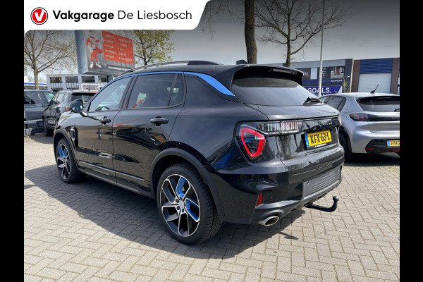 Lynk & Co 01 1.5 / pano / 360 camera / 1800kg trekgewicht/ Infinity / navi / stoelverwarming/trekhaak