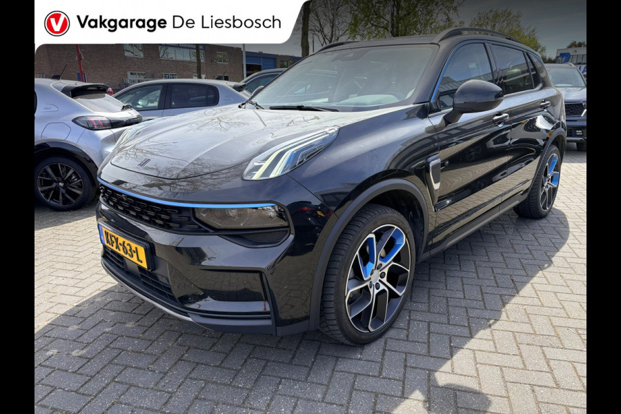 Lynk & Co 01 1.5 / pano / 360 camera / 1800kg trekgewicht/ Infinity / navi / stoelverwarming/trekhaak