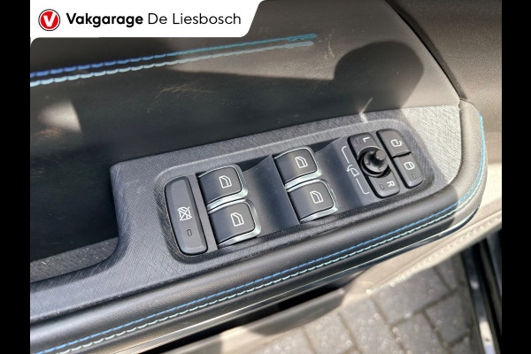 Lynk & Co 01 1.5 / pano / 360 camera / 1800kg trekgewicht/ Infinity / navi / stoelverwarming/trekhaak