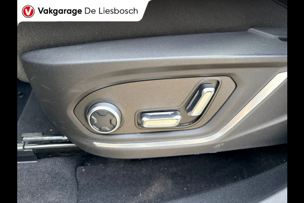 Lynk & Co 01 1.5 / pano / 360 camera / 1800kg trekgewicht/ Infinity / navi / stoelverwarming/trekhaak