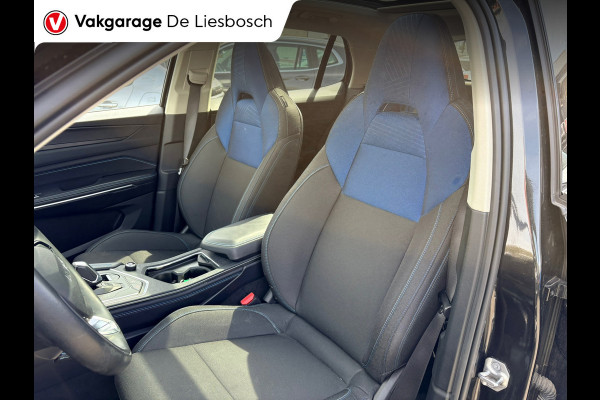 Lynk & Co 01 1.5 / pano / 360 camera / 1800kg trekgewicht/ Infinity / navi / stoelverwarming/trekhaak